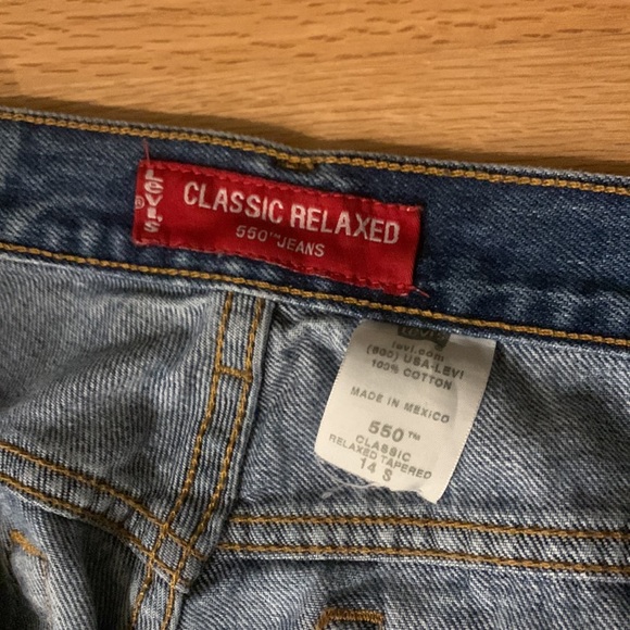 Mom Jean style Levi’s - Picture 3 of 3